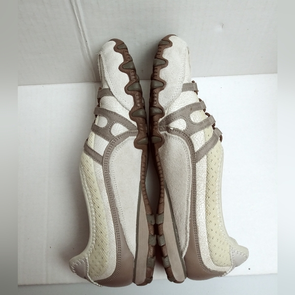 Skechers Women's Sneakers in Cream and Brown - Picture 2 of 5